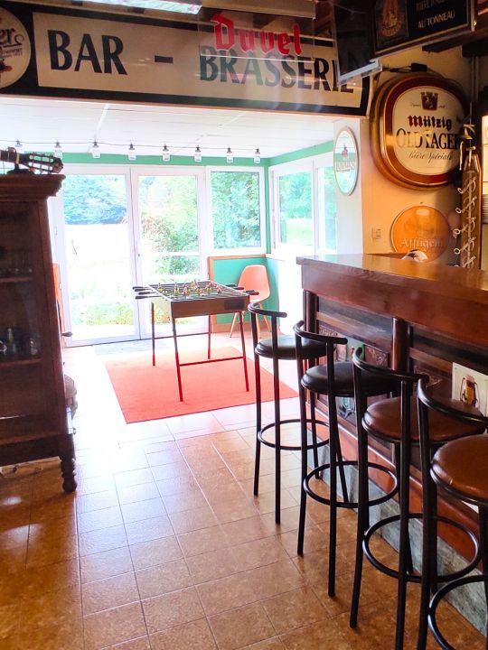 L'Estaminet — Le Bar et la véranda sur l'eau L'Estaminet — Le Bar et la véranda sur l'eau